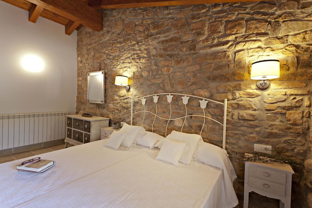 Masia Ca L'Anima Hotel La Baronia de Rialb Room photo