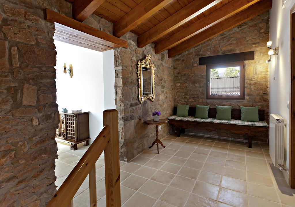 Masia Ca L'Anima Hotel La Baronia de Rialb Room photo